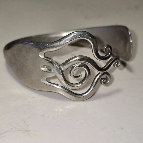 Vintage Hand Crafted Hutton Scheffield Pewter Twisted Fork Bracelet - Picture 1 of 3